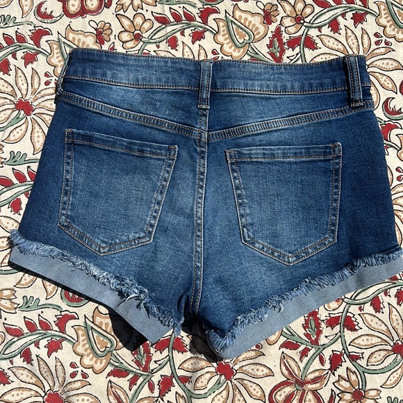 RE generation by Celebrity Pink Meadow Denim distressed Shorts size 3/26 - Picture 2 of 6